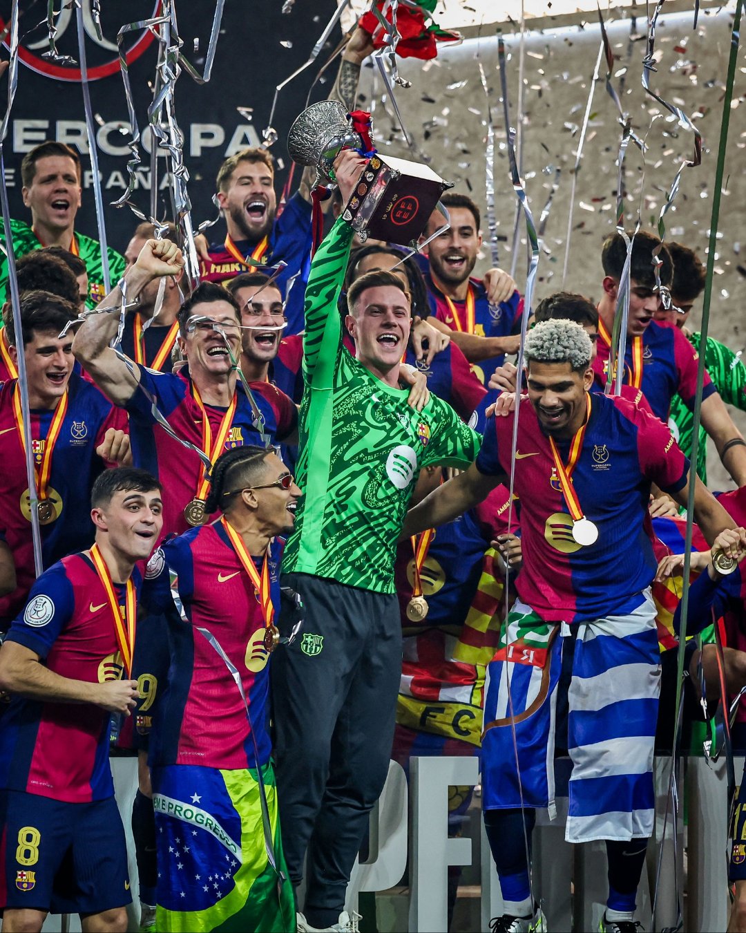 慕尼黑红牛队在洲际杯赛中取得胜利